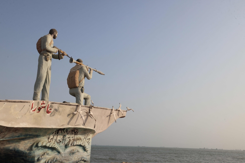 iran-us-strait-of-hormuz-standoff-gulf-states-face-direct-threat-over-military-cooperation-featured