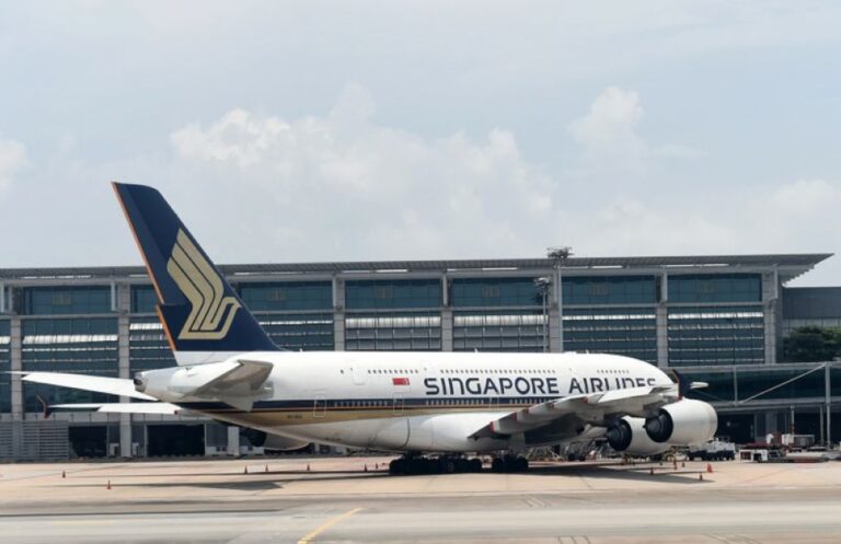 singapore-airlines-flight-sq22-turns-back-to-changi-after-mid-air-technical-fault-on-newark-route-featured