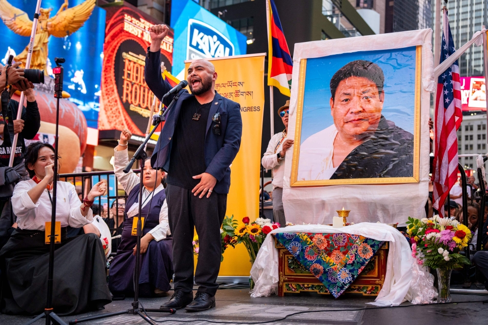 tibetan-activist-lobga-rangzen-s-self-immolation-outside-the-un-a-final-act-of-protest-for-tibet-featured