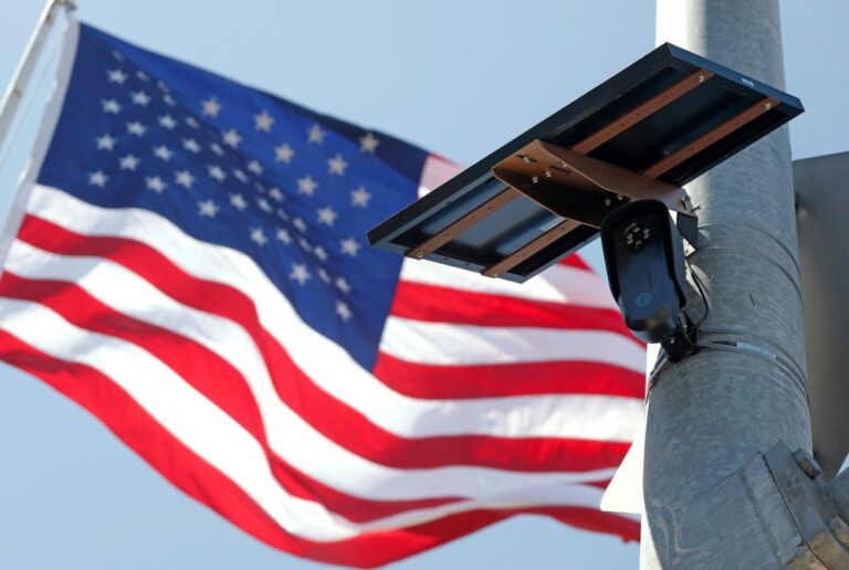 us-licence-plate-reader-backlash-how-a-grassroots-movement-is-forcing-police-to-disable-flock-surveillance-cameras-featured