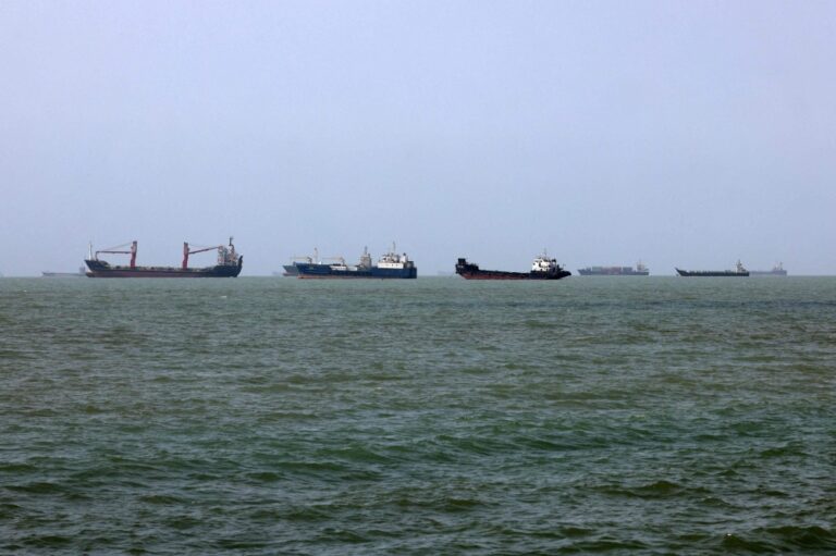 iran-s-revolutionary-guards-seize-us-underwater-drone-in-strait-of-hormuz-escalating-tensions-featured