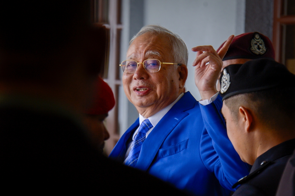 najib-razak-granted-conditional-royal-pardon-to-serve-remaining-sentence-under-house-arrest-until-august-2028-featured
